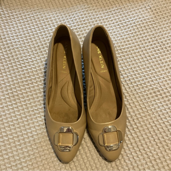 Anne Klein Women's Tan Wedge Shoes Pumps, Size 7 - Picture 5 of 6
